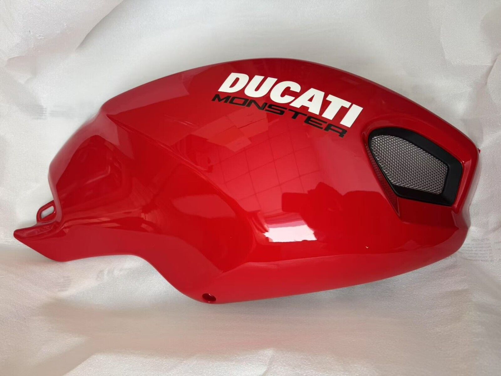 DUCATI NEW Genuine OEM MONSTER 696 796 1100 FAIRING TANK COVER RIGHT 48012591CA